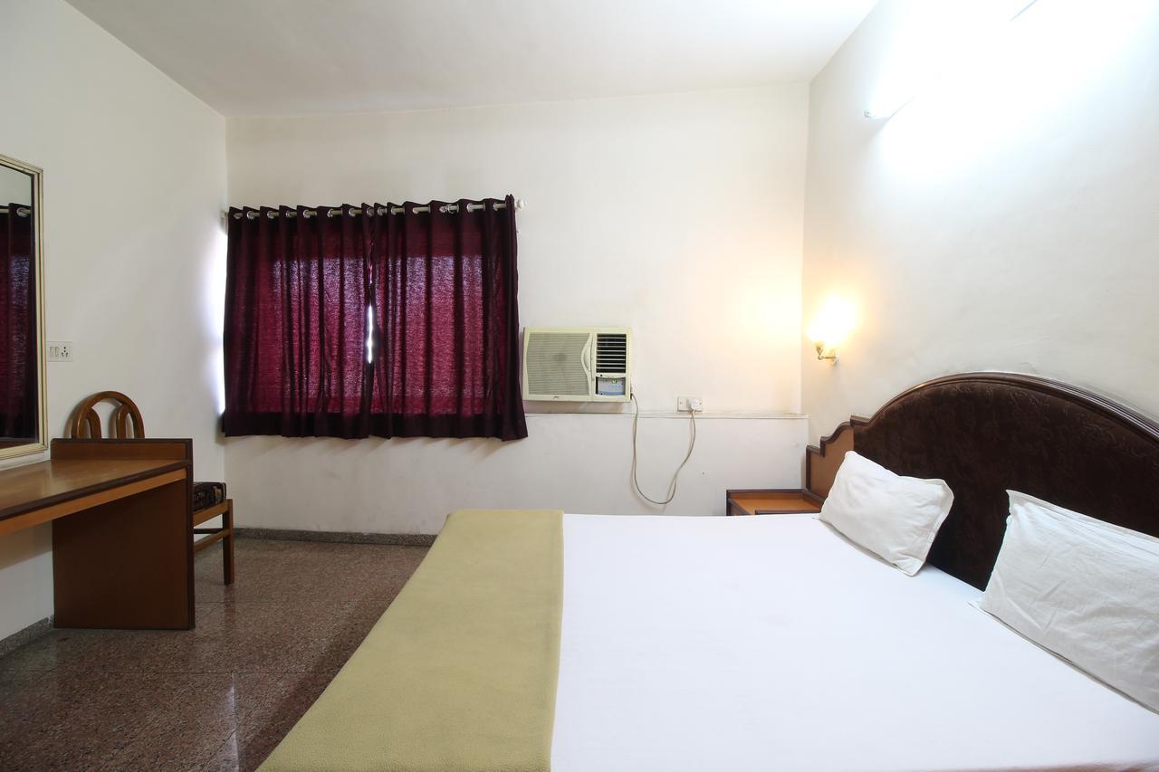 Soubhagya Inn Silvassa Exteriör bild